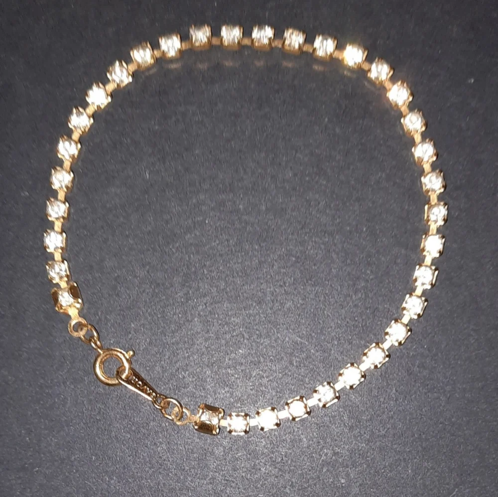 Avon tennis bracelet goldtone rhinestones